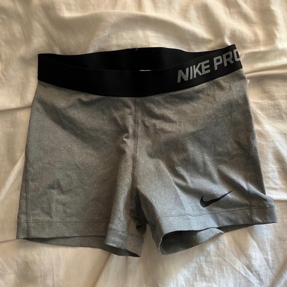 Nike Athletic Legging Shorts | Grey | Size M